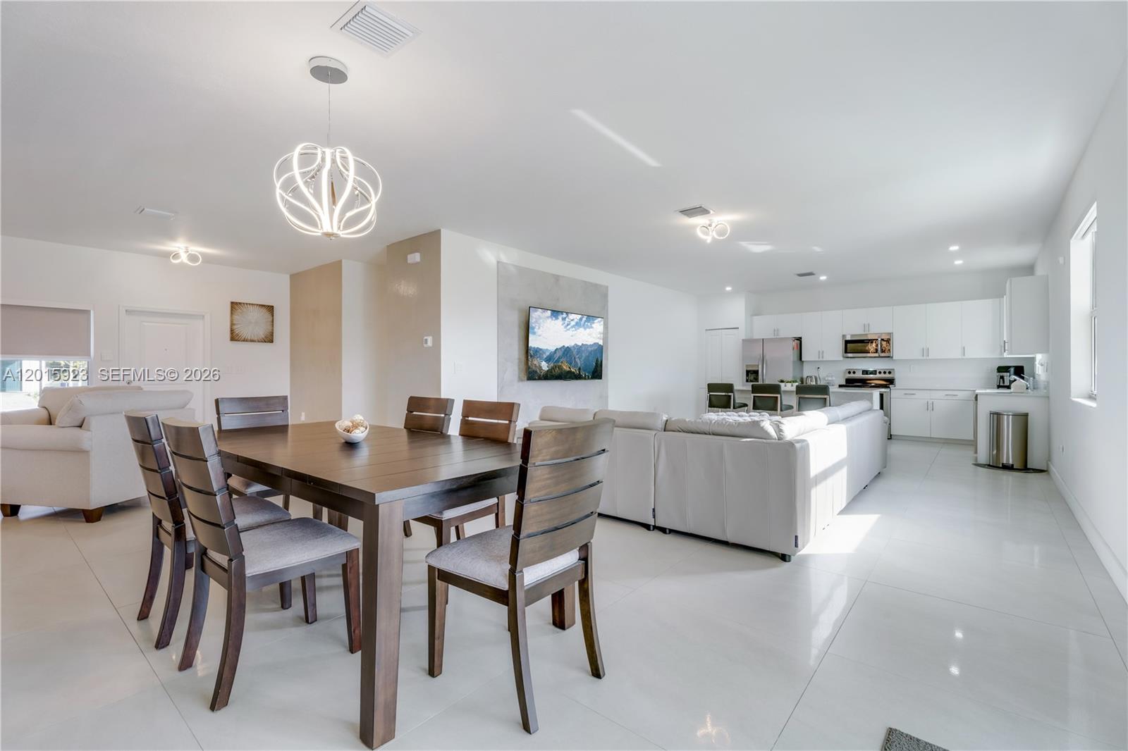 VALENCIA ACRES - Residential