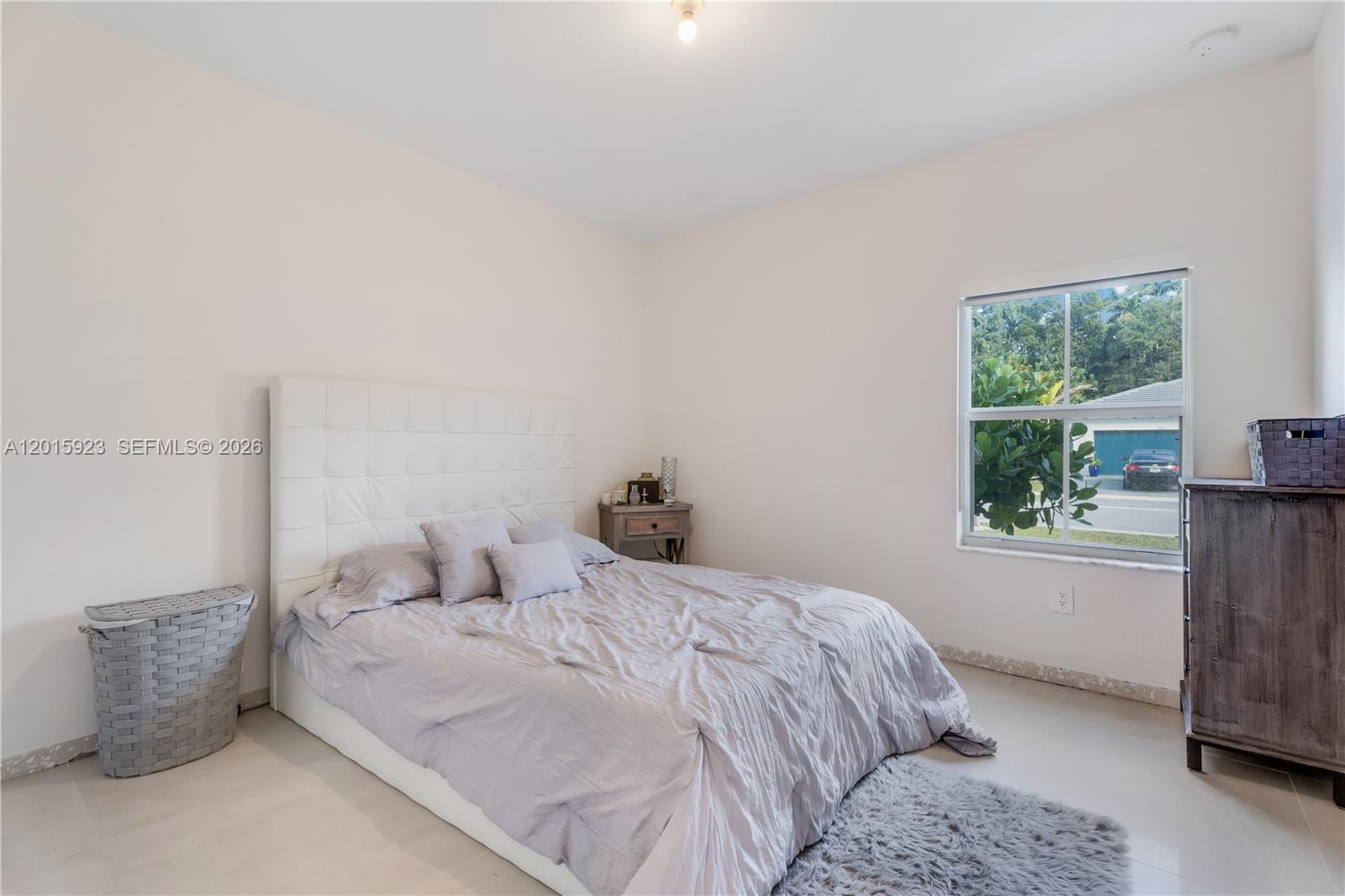 VALENCIA ACRES - Residential