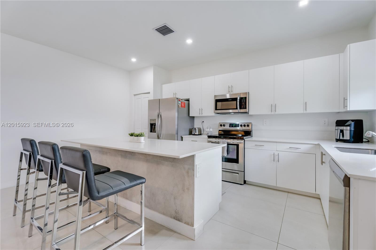 VALENCIA ACRES - Residential