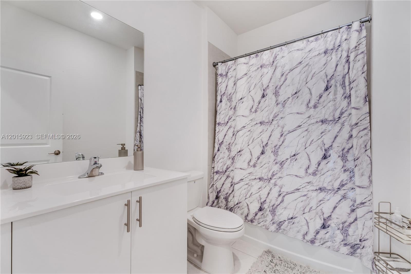 VALENCIA ACRES - Residential