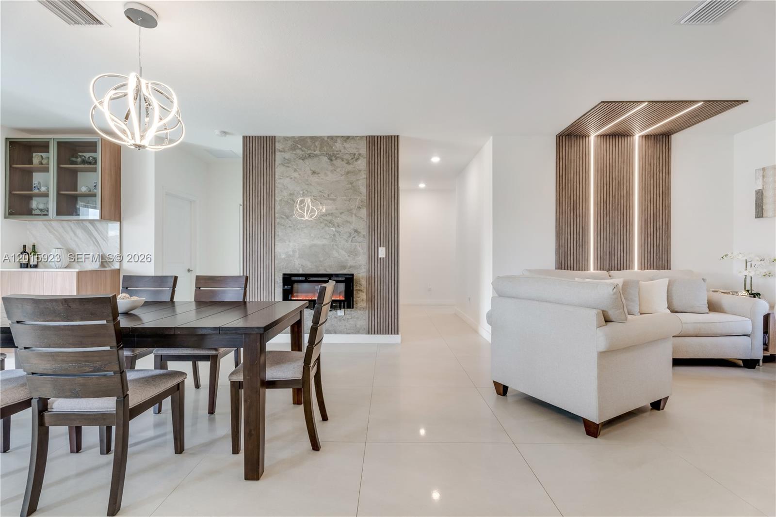 VALENCIA ACRES - Residential