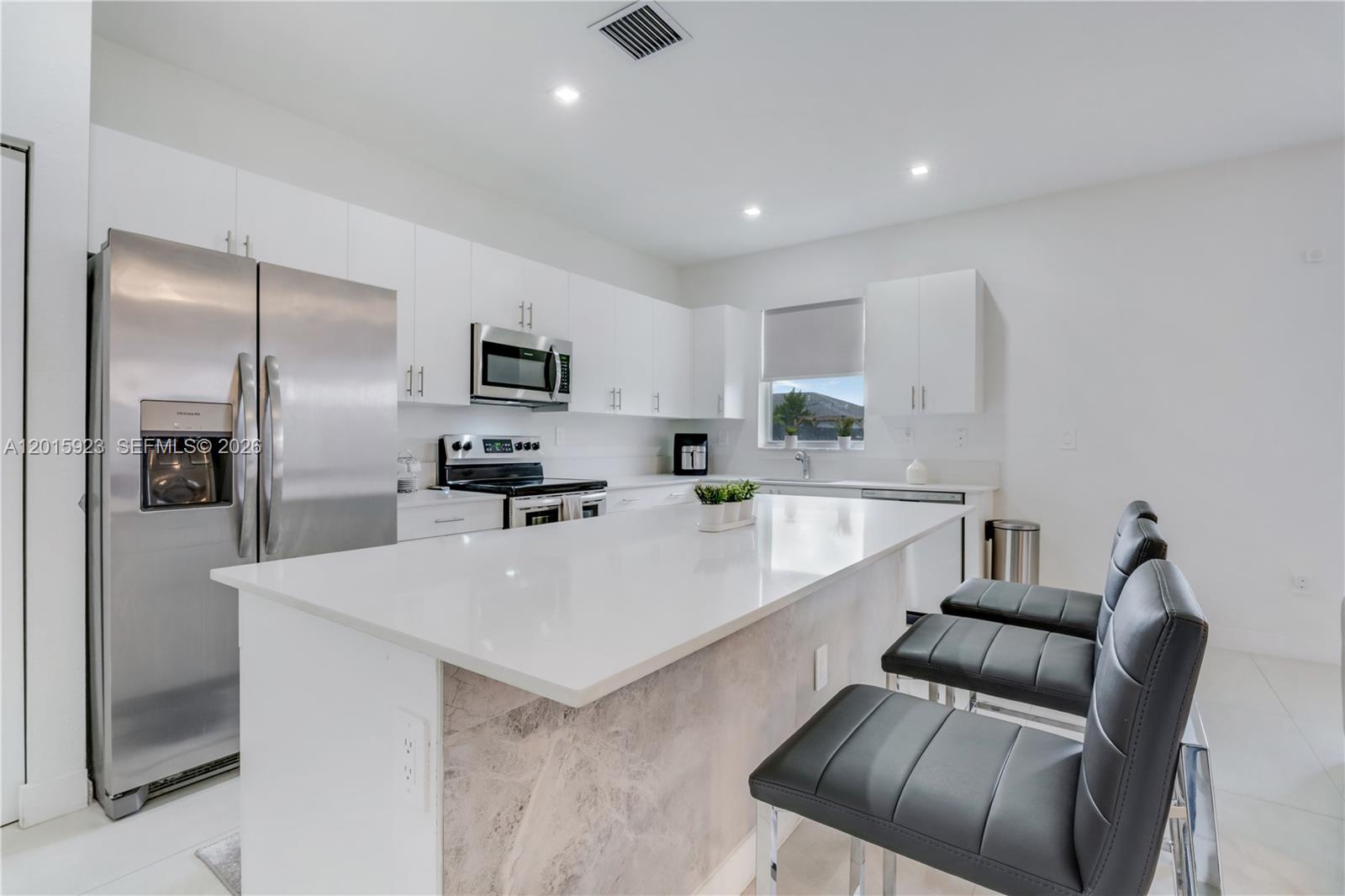 VALENCIA ACRES - Residential