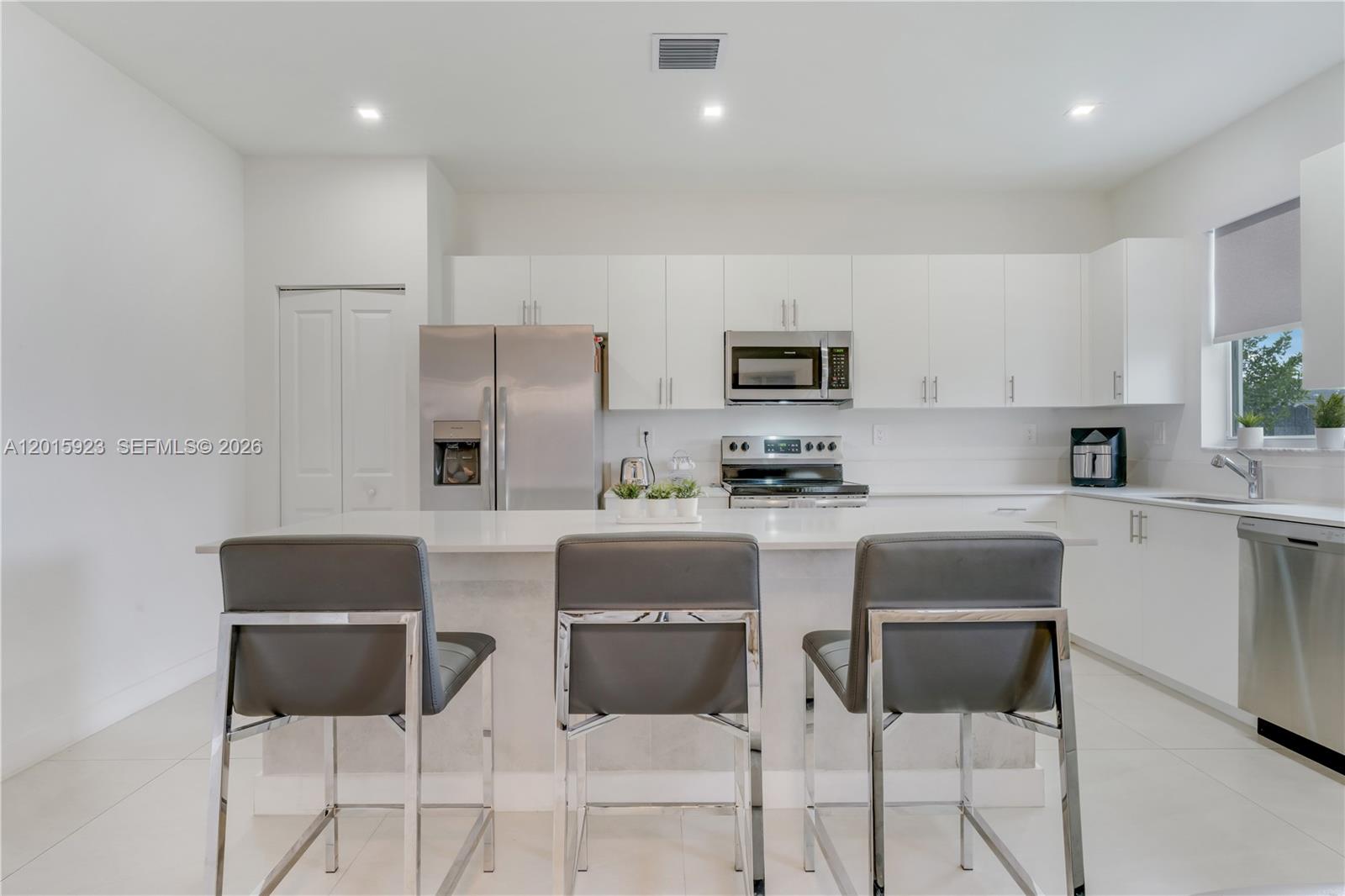 VALENCIA ACRES - Residential