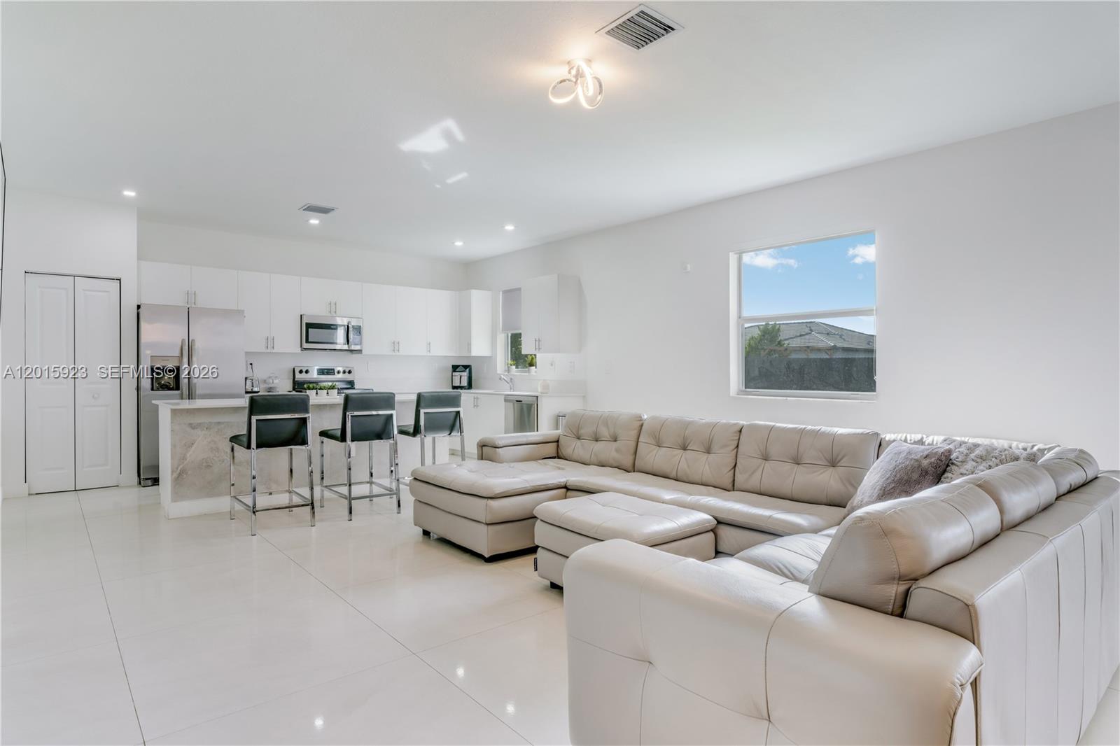 VALENCIA ACRES - Residential