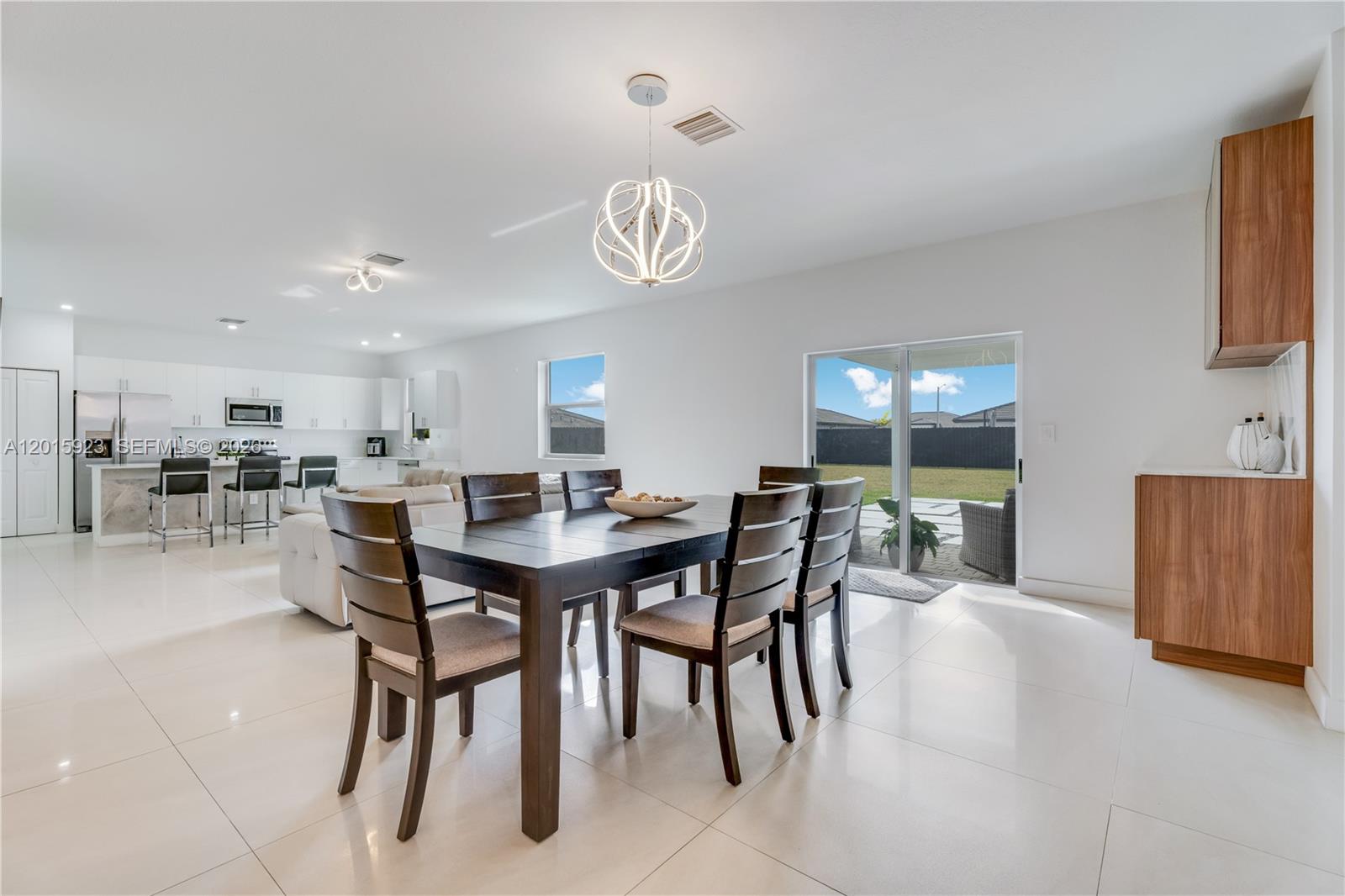VALENCIA ACRES - Residential