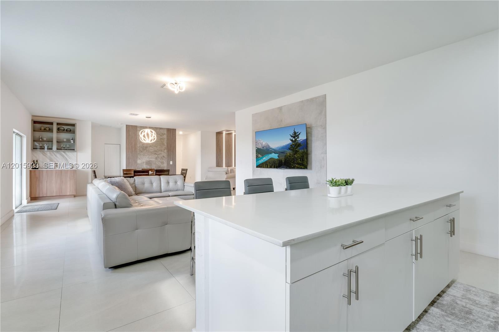 VALENCIA ACRES - Residential