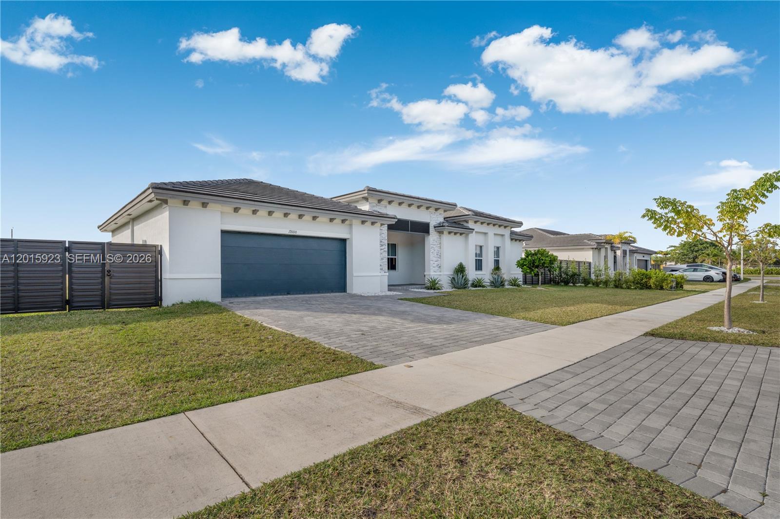 VALENCIA ACRES - Residential