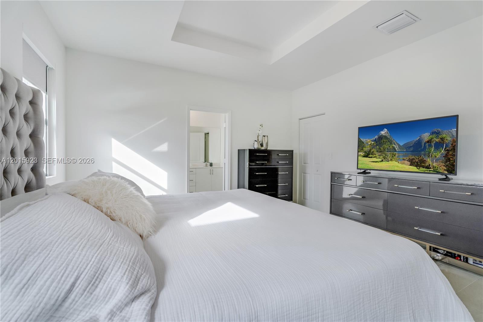 VALENCIA ACRES - Residential