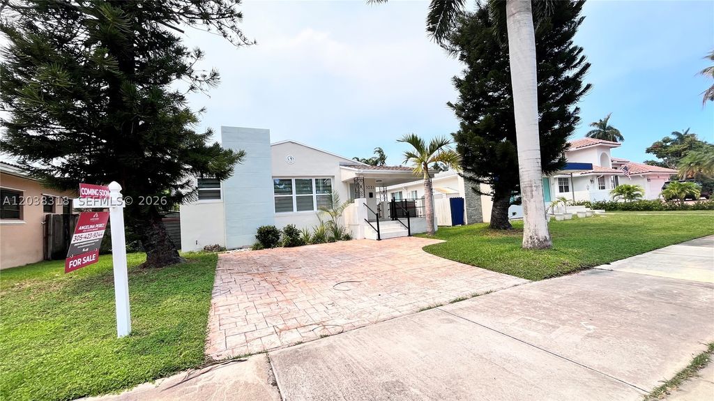 Photo of 1031 Hollywood Blvd, Hollywood, FL 33019 (MLS # A12038318)