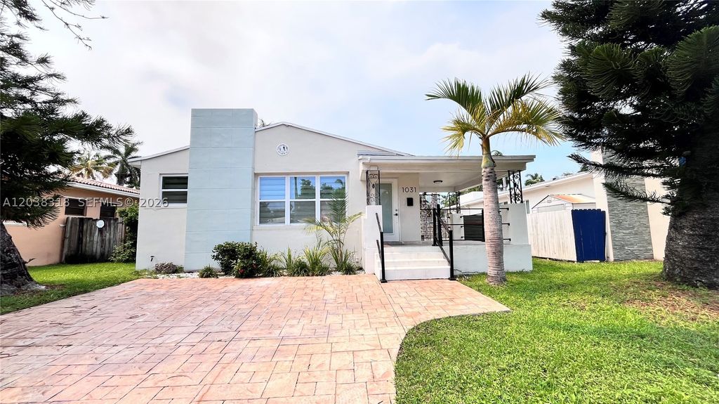 Photo of 1031 Hollywood Blvd, Hollywood, FL 33019 (MLS # A12038318)