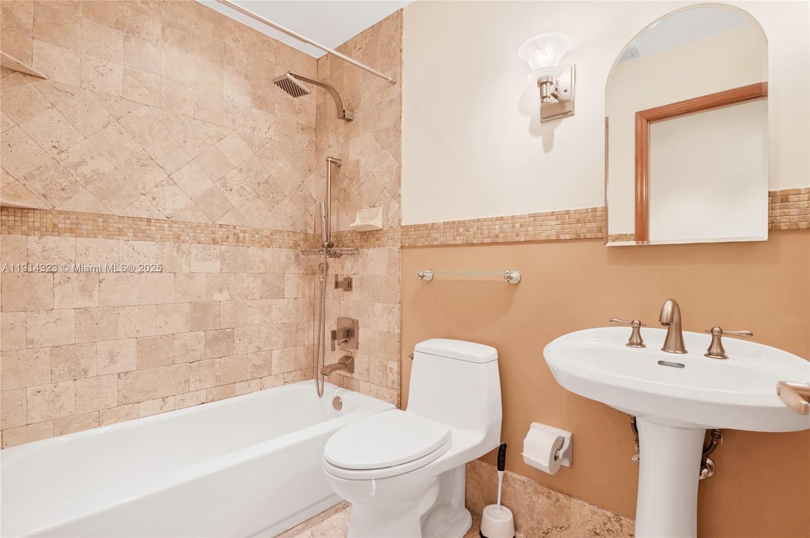 DAMIAN GALLOWAY ESTATES - Residential Lease