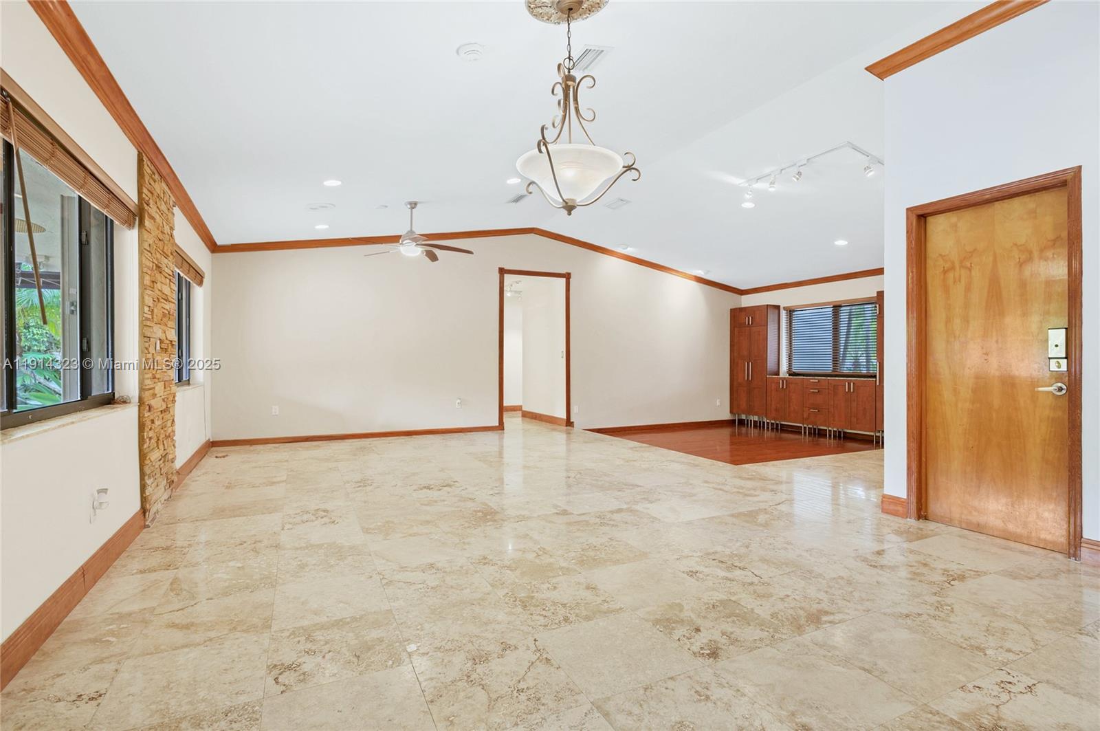 DAMIAN GALLOWAY ESTATES - Residential Lease