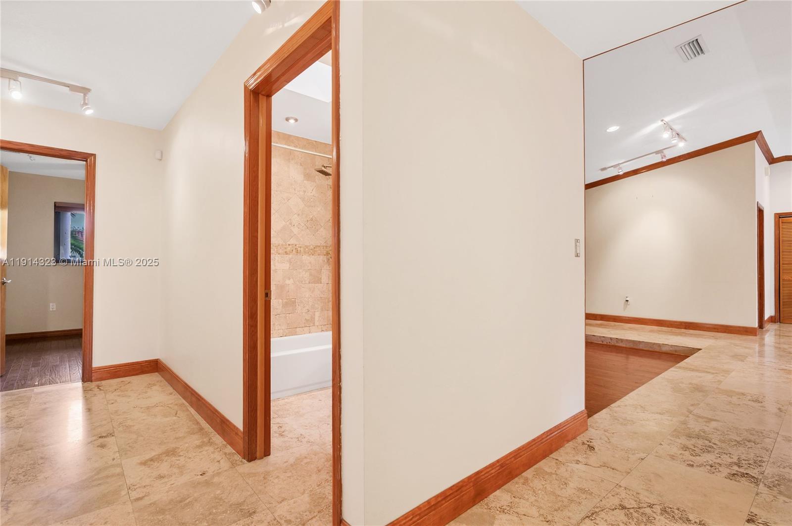 DAMIAN GALLOWAY ESTATES - Residential Lease