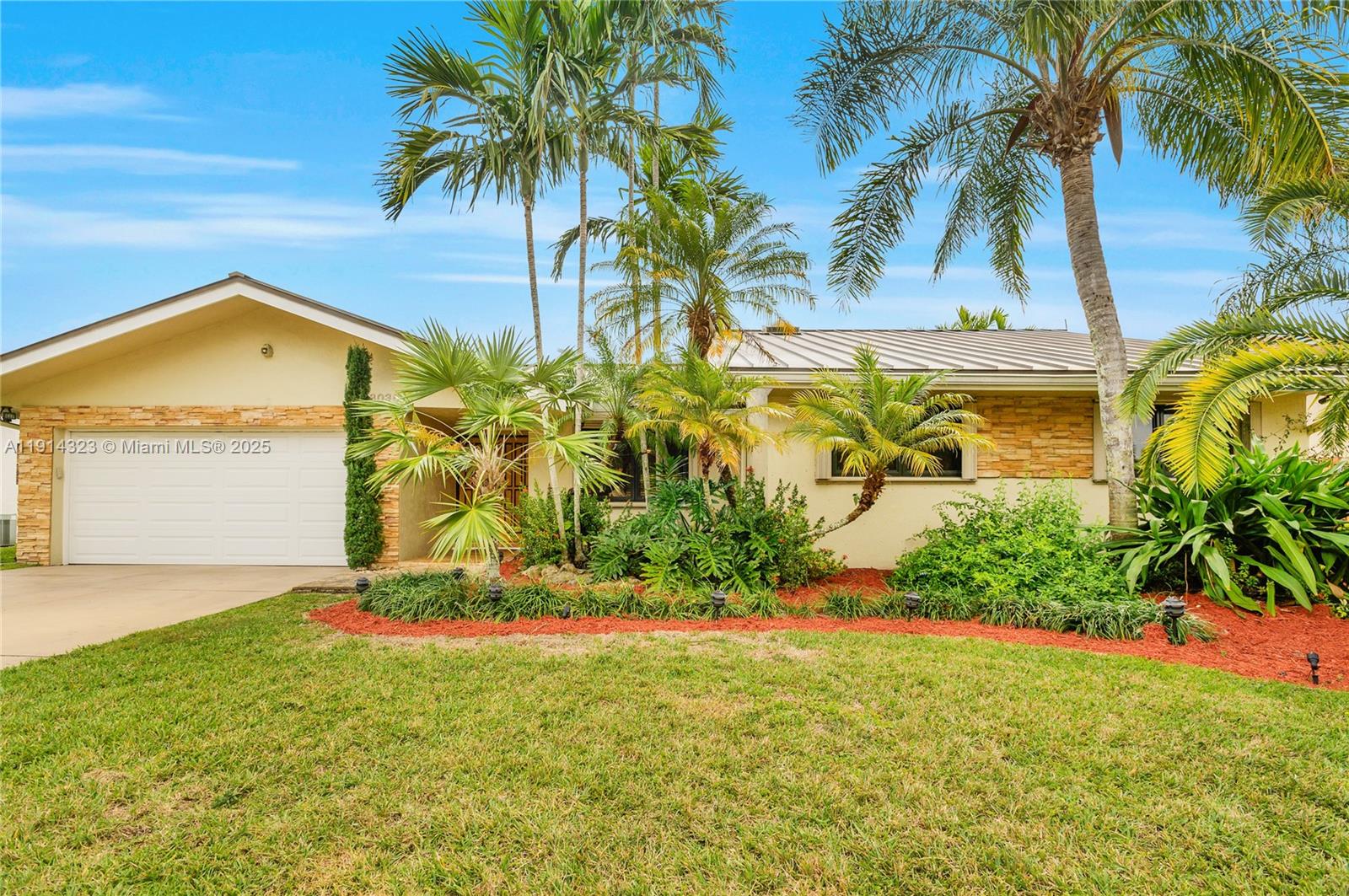 DAMIAN GALLOWAY ESTATES - Residential Lease