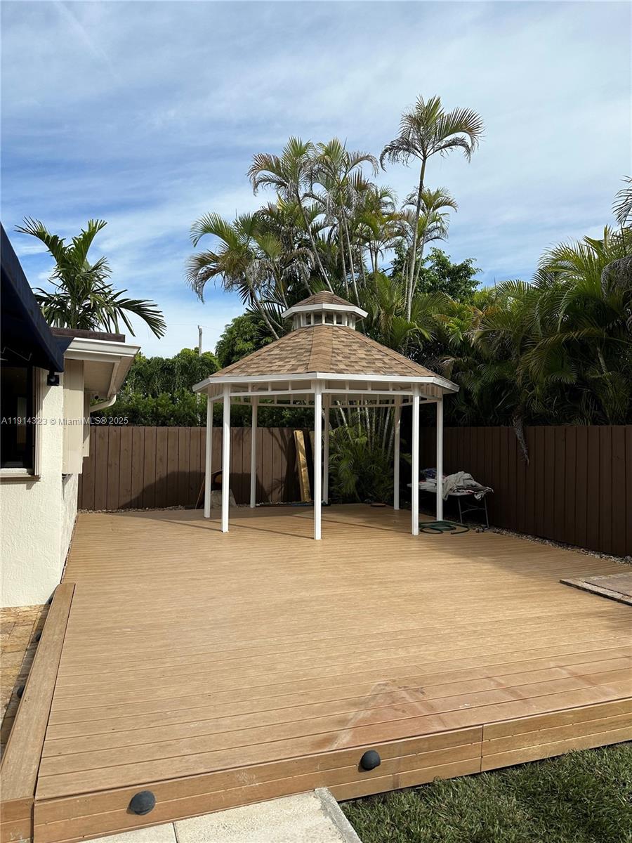 DAMIAN GALLOWAY ESTATES - Residential Lease