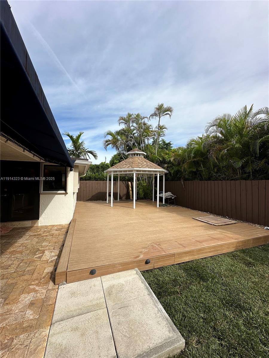 DAMIAN GALLOWAY ESTATES - Residential Lease