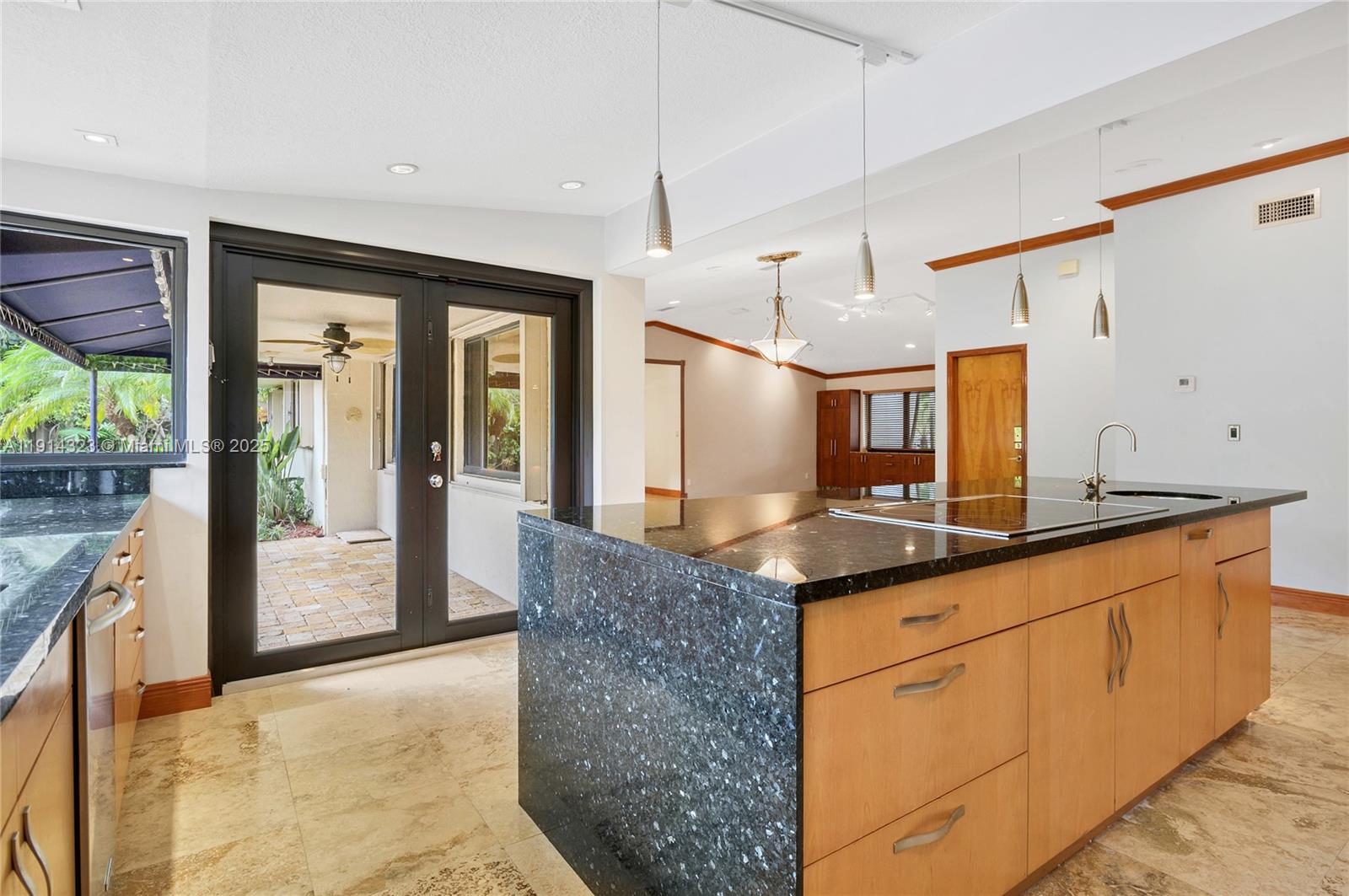 DAMIAN GALLOWAY ESTATES - Residential Lease