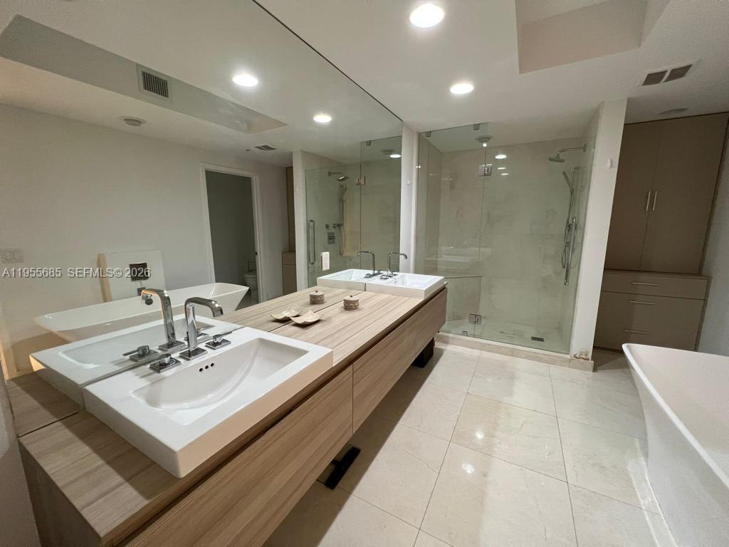 MARINA PALMS RESIDENCES N - Residential