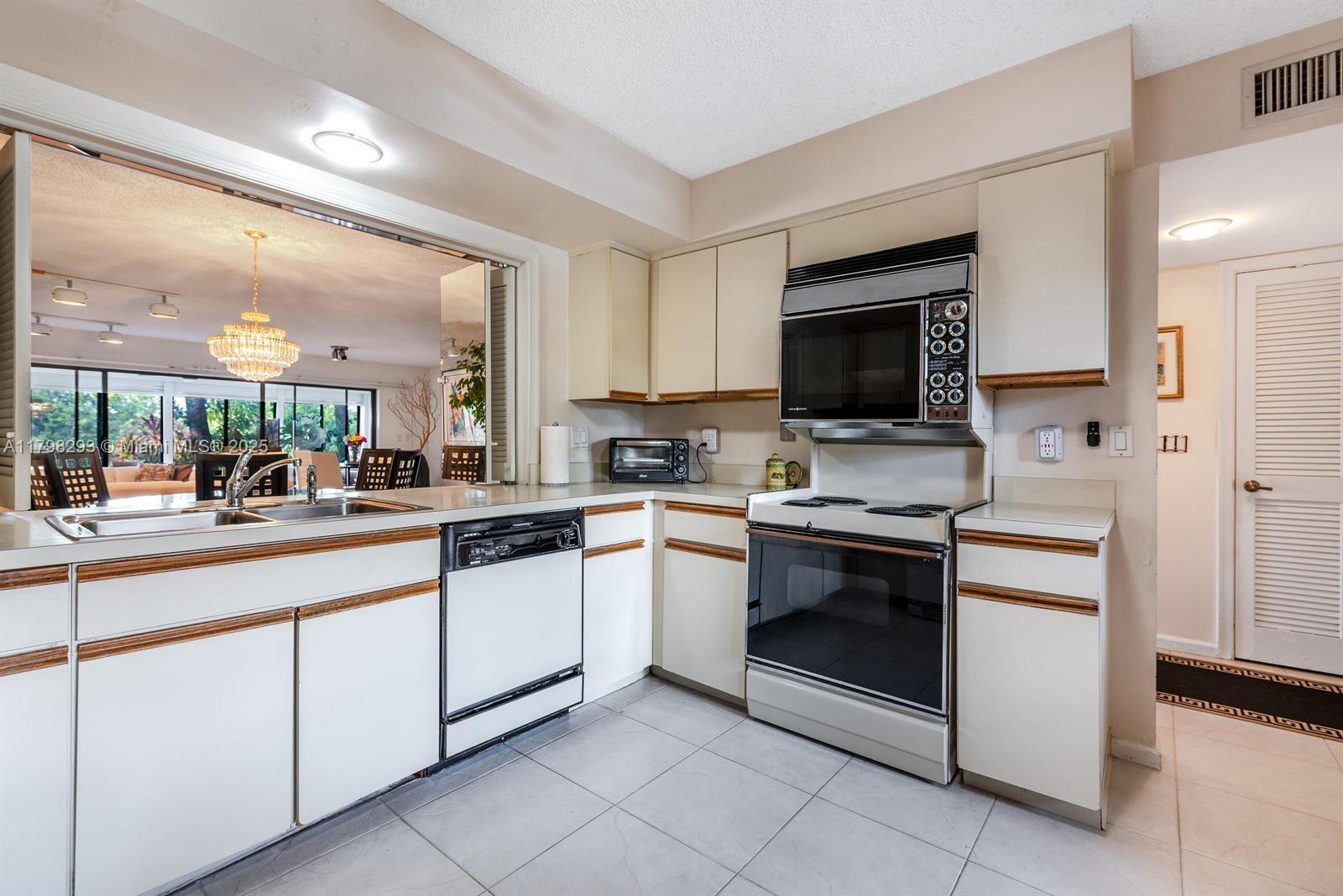 ASPEN GLEN CONDO - Residential Lease