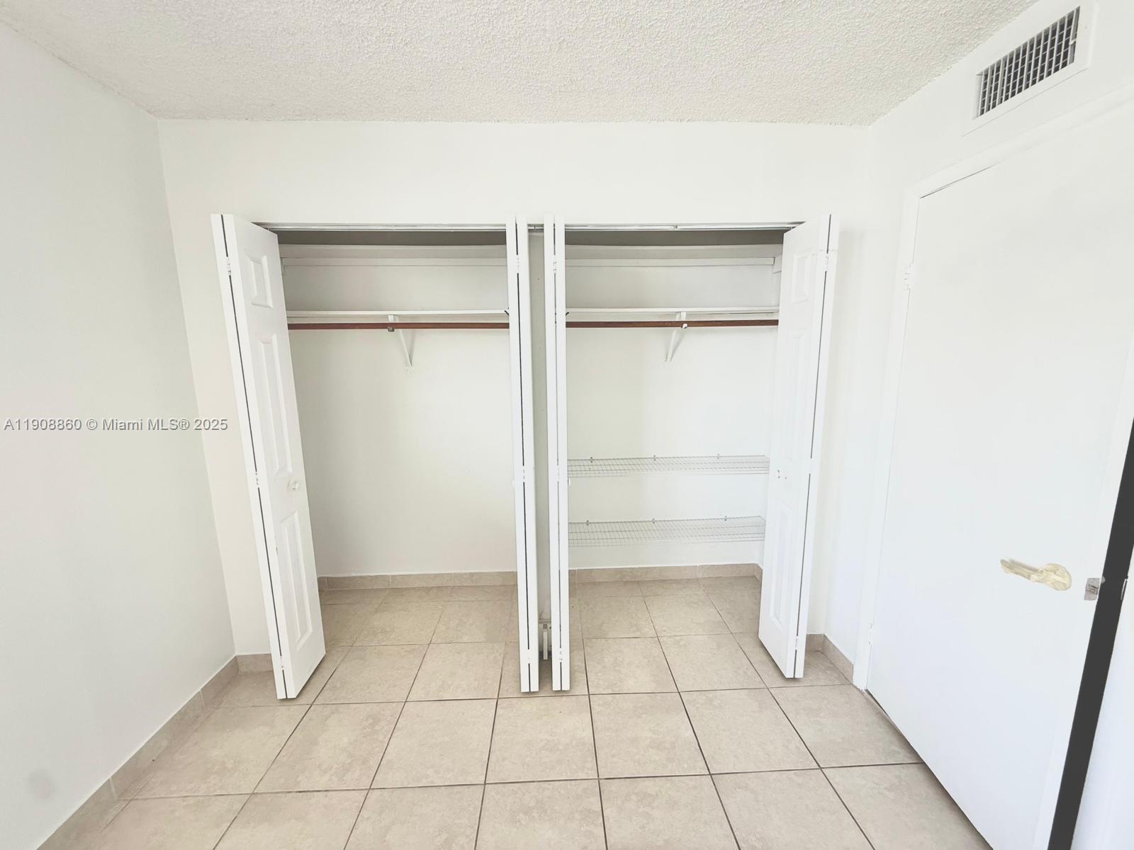 EL CONQUISTADOR SOUTH CON - Residential Lease