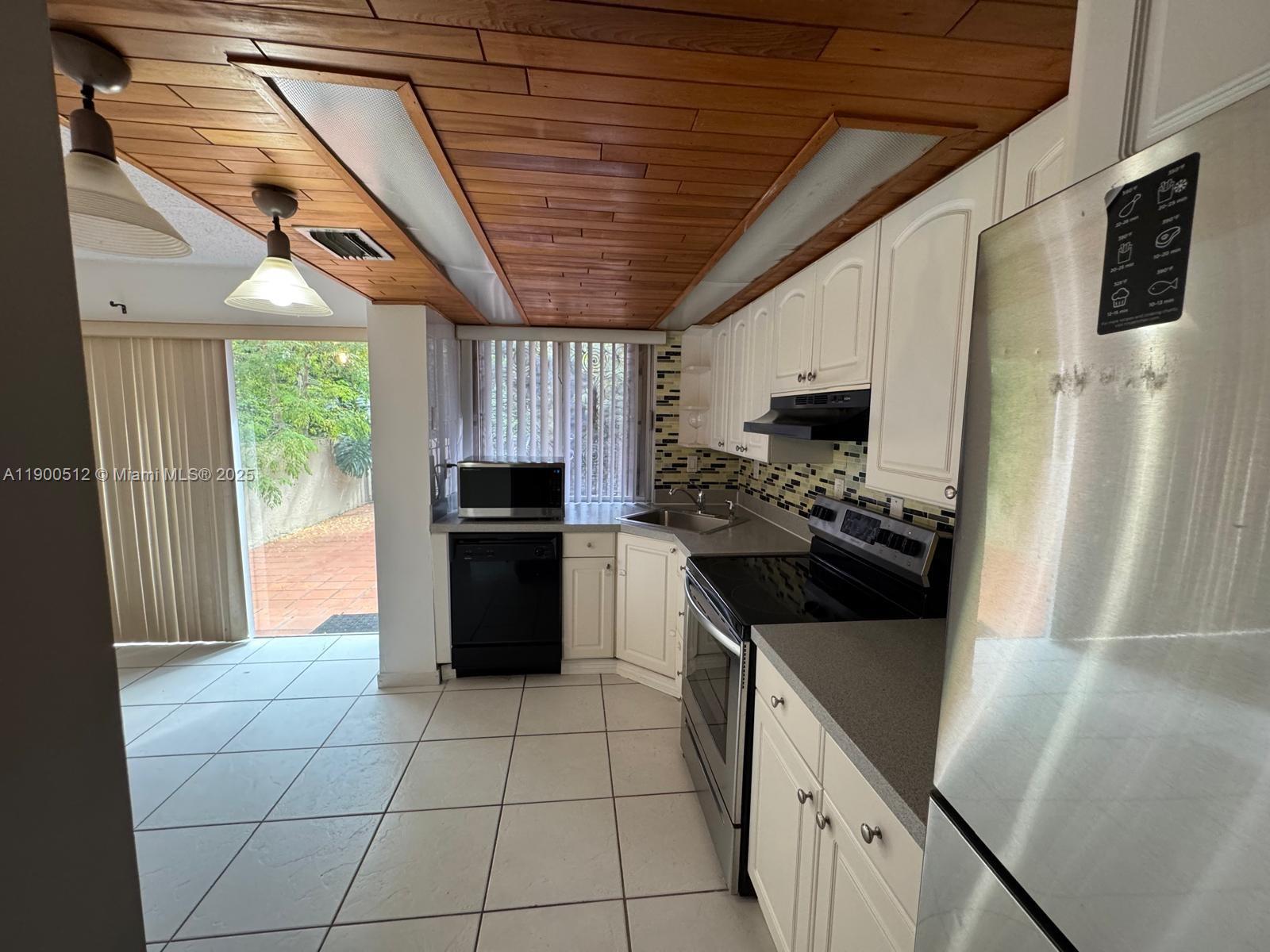 OAKVIEW CONDO NO 1 - Residential Lease