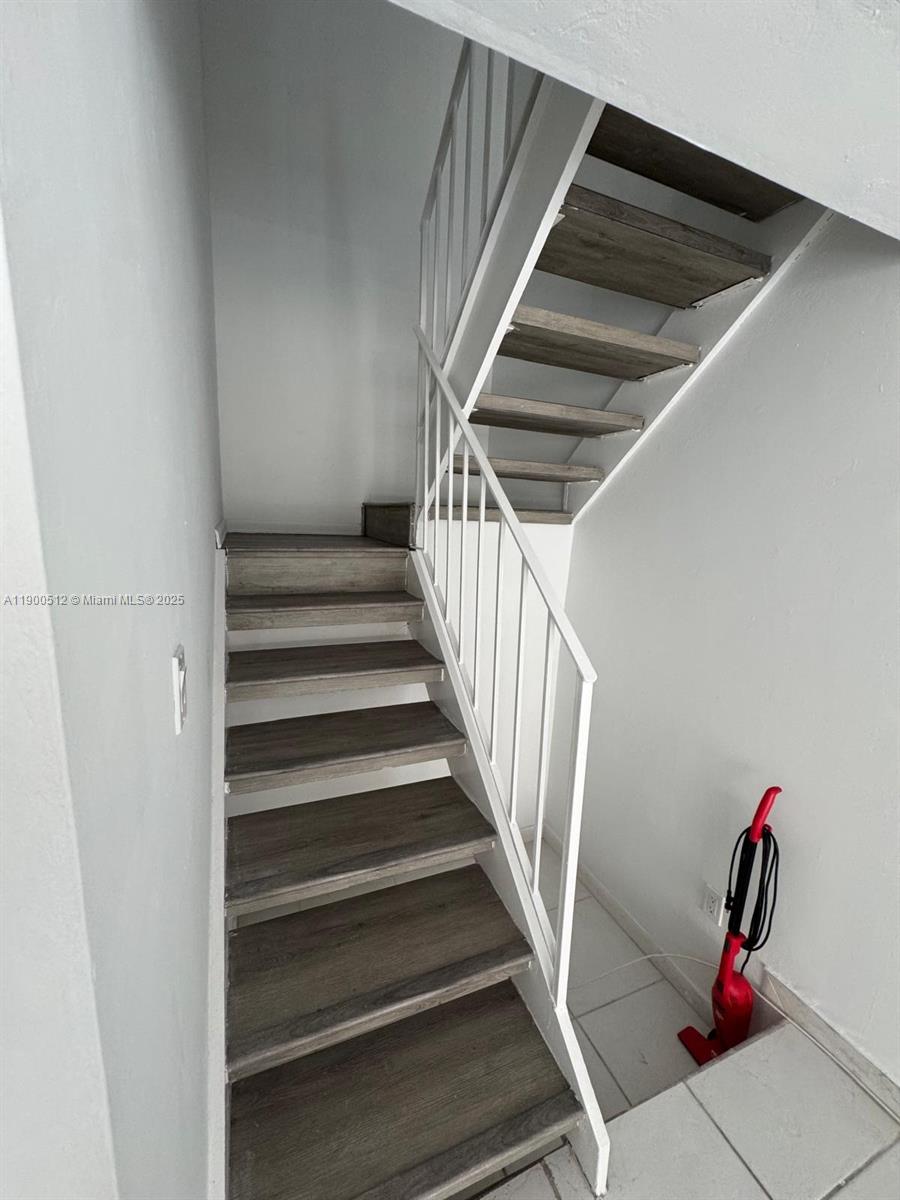 OAKVIEW CONDO NO 1 - Residential Lease