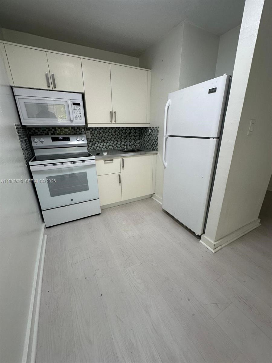 EVERGLADE LAND SALES CO - Residential Lease