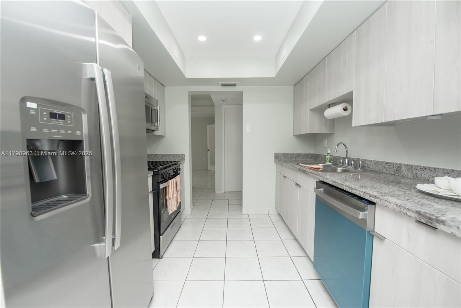 GREENGLADES CONDO 7 - Residential