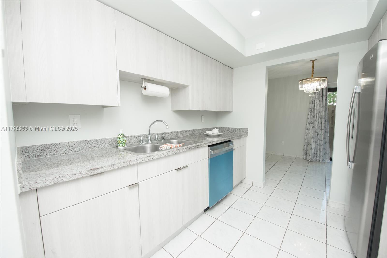 GREENGLADES CONDO 7 - Residential