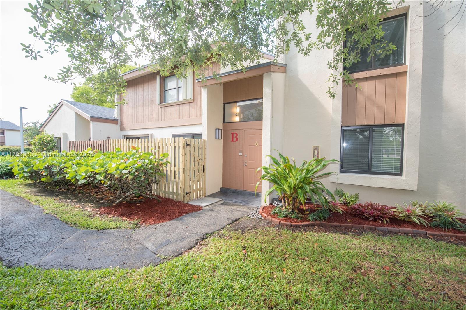 GREENGLADES CONDO 7 - Residential