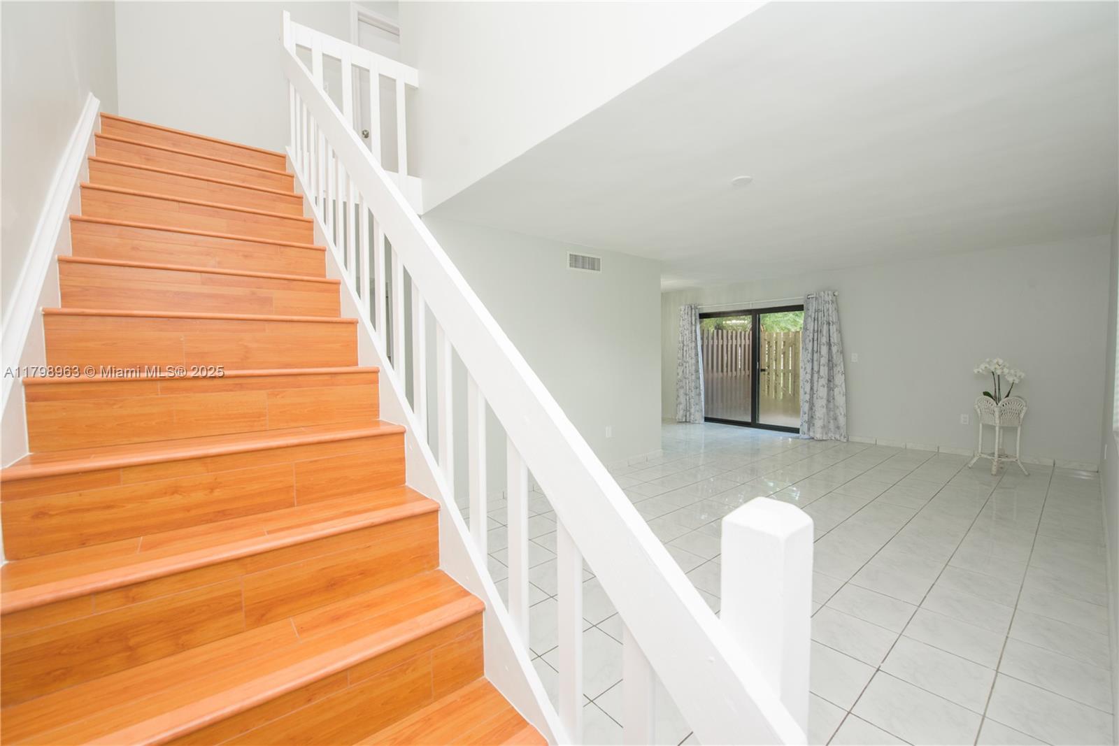 GREENGLADES CONDO 7 - Residential