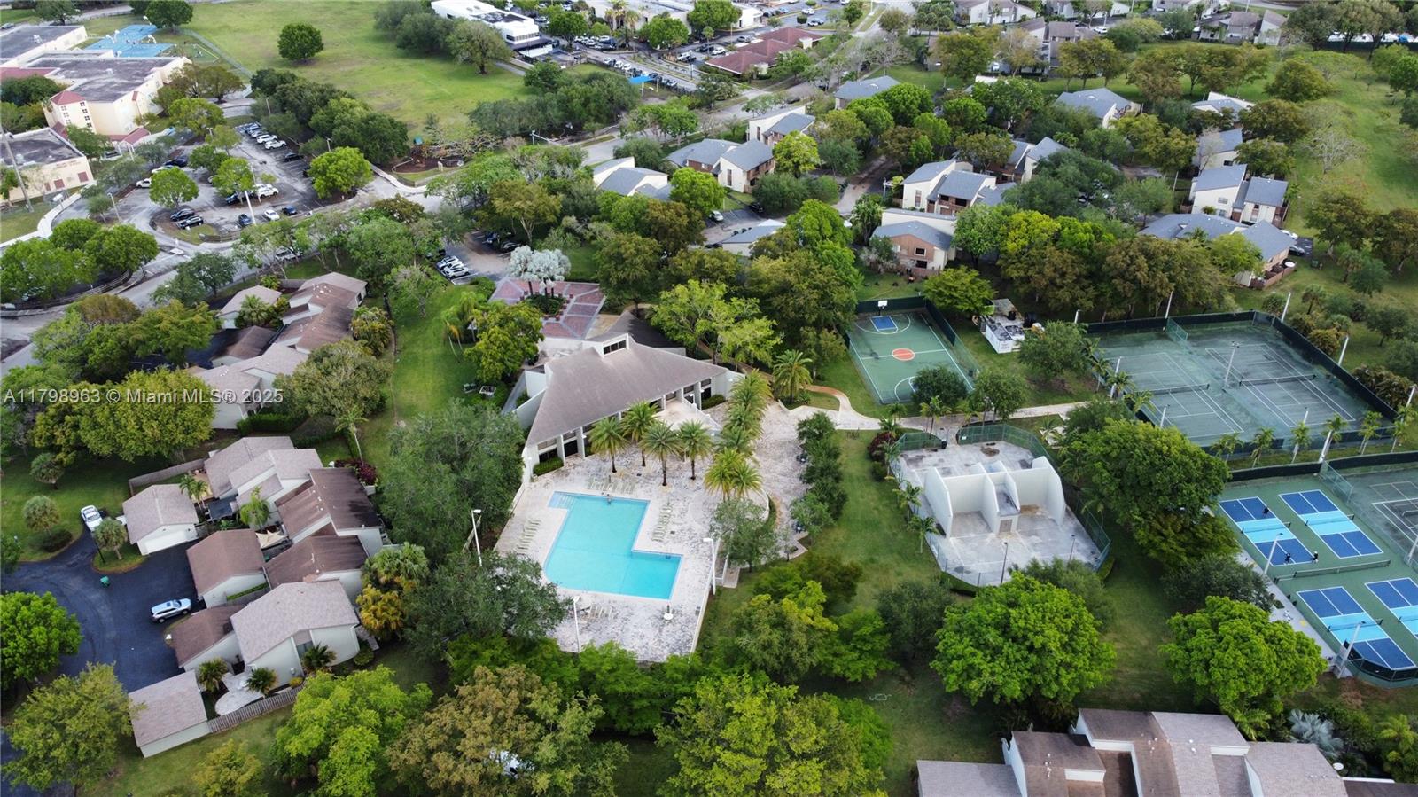 GREENGLADES CONDO 7 - Residential