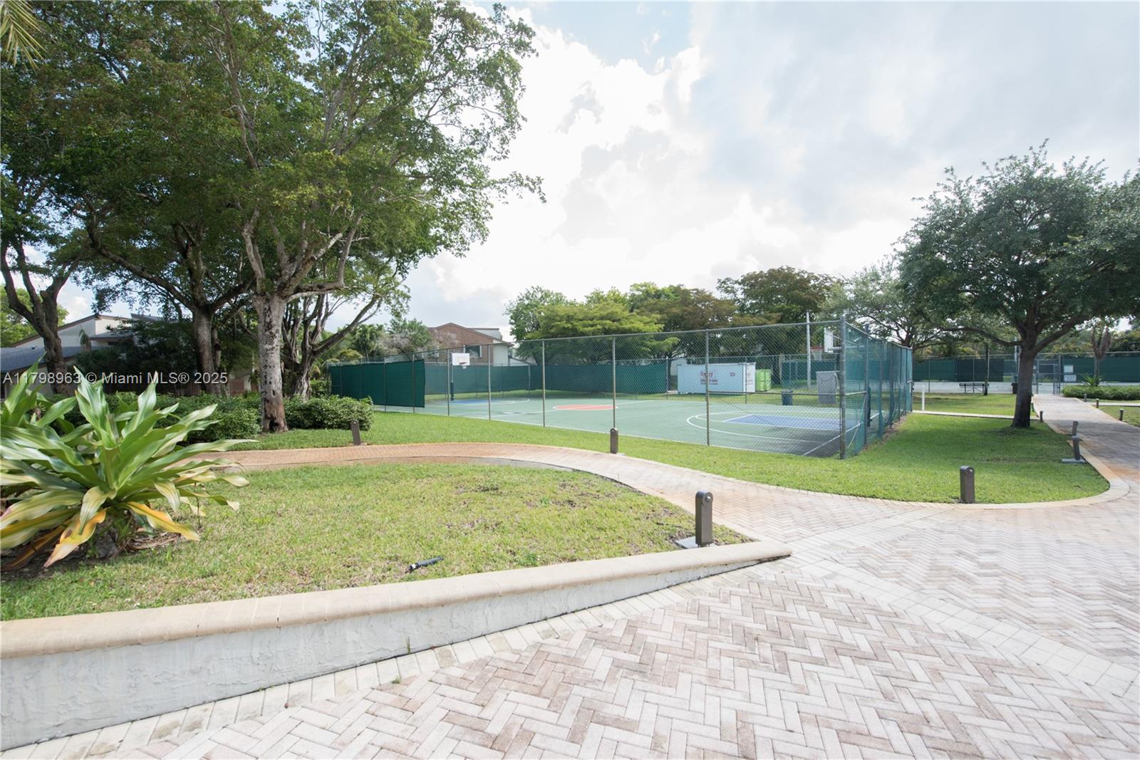 GREENGLADES CONDO 7 - Residential