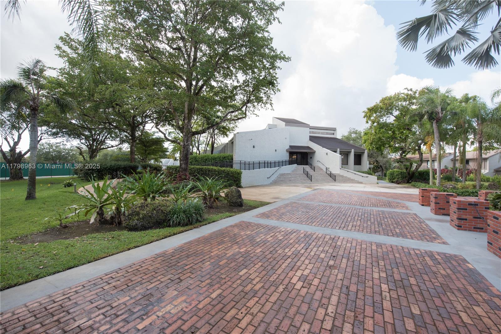 GREENGLADES CONDO 7 - Residential