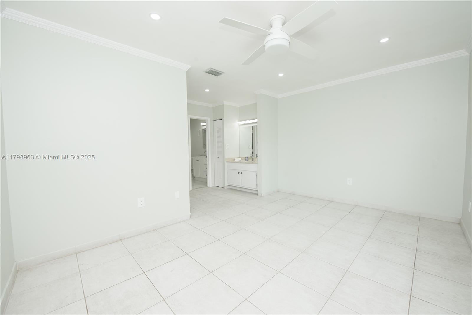 GREENGLADES CONDO 7 - Residential