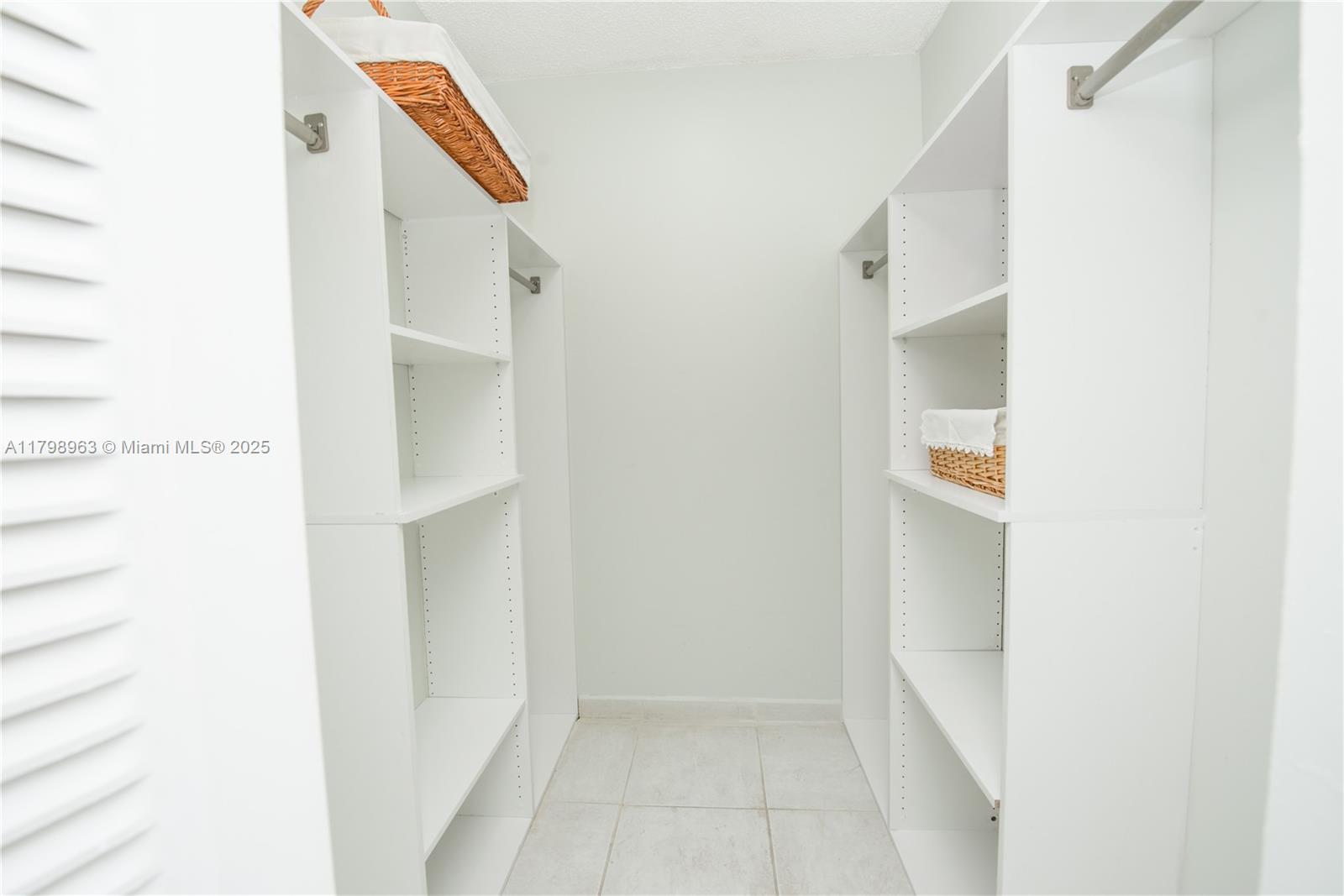 GREENGLADES CONDO 7 - Residential