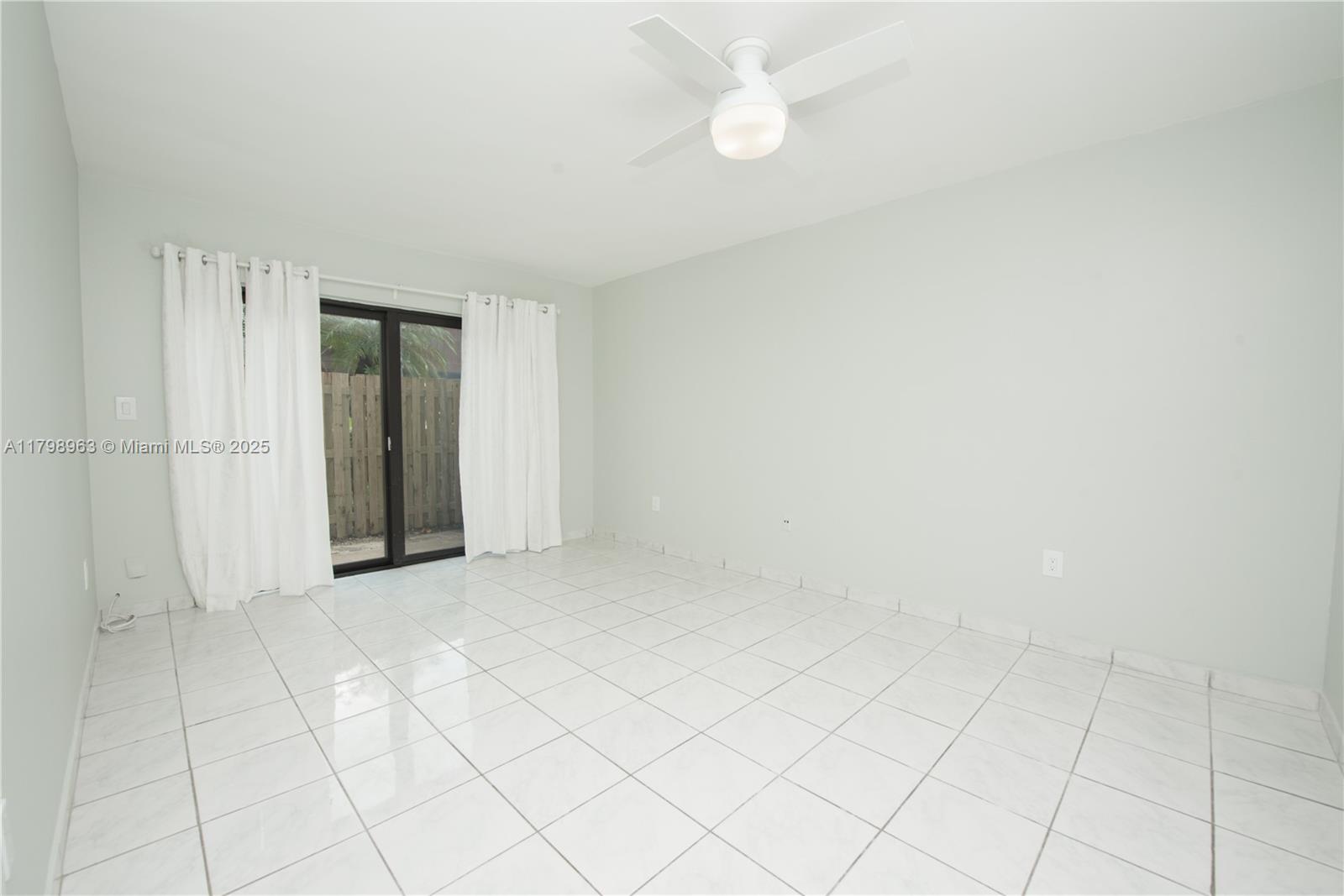 GREENGLADES CONDO 7 - Residential