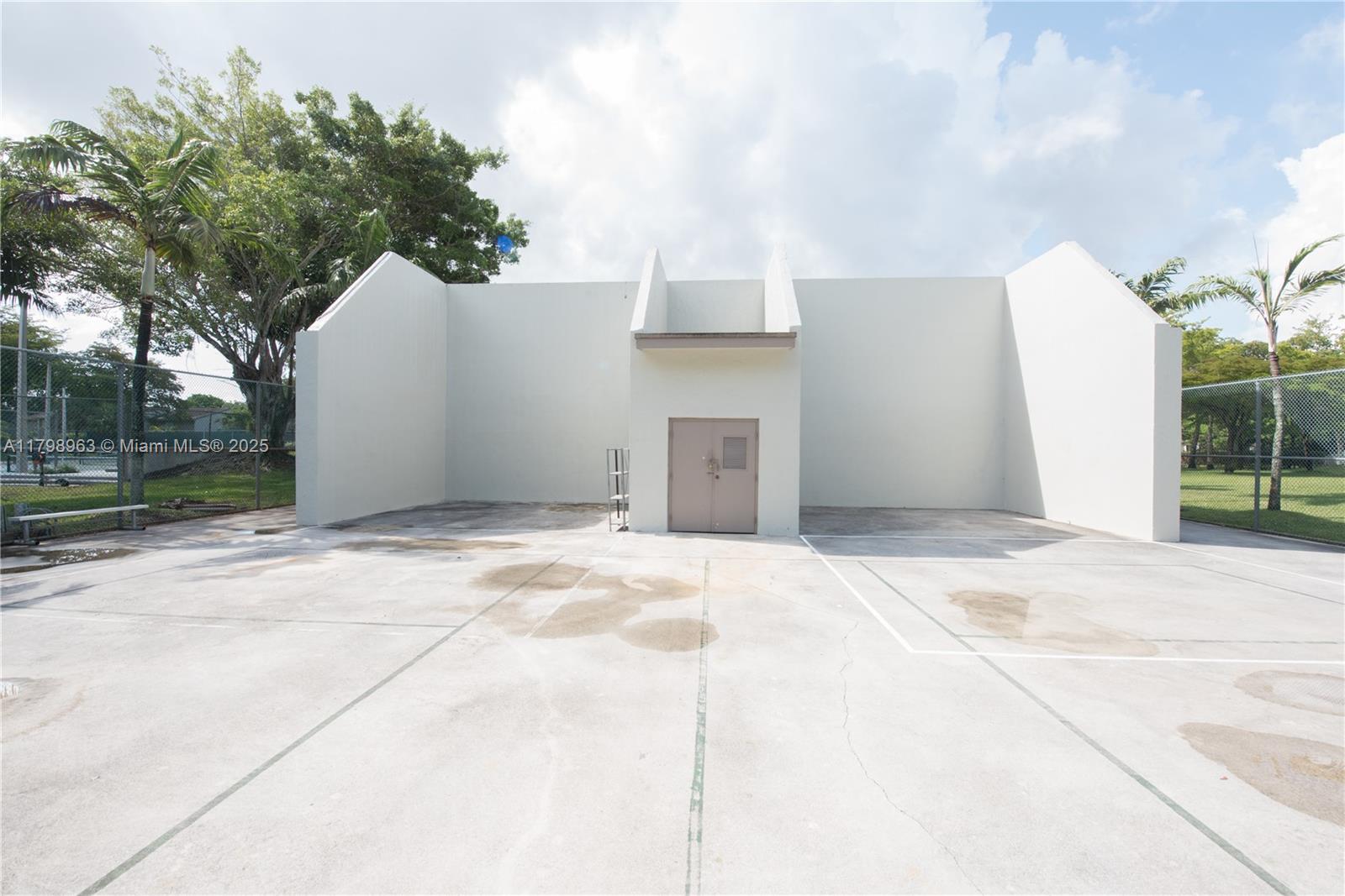 GREENGLADES CONDO 7 - Residential