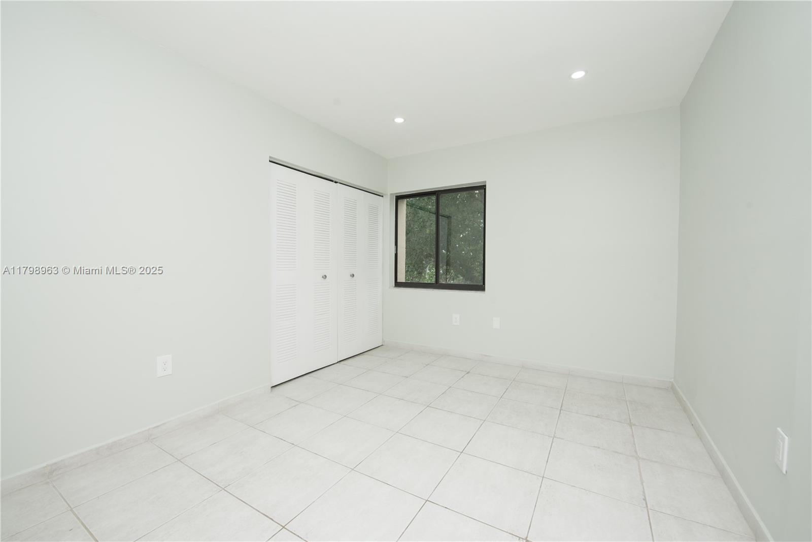 GREENGLADES CONDO 7 - Residential