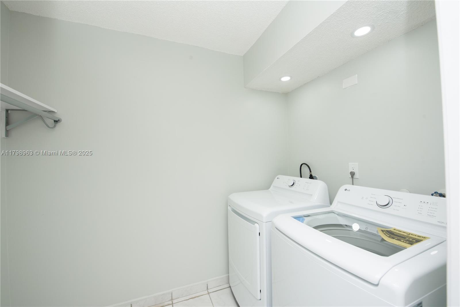 GREENGLADES CONDO 7 - Residential