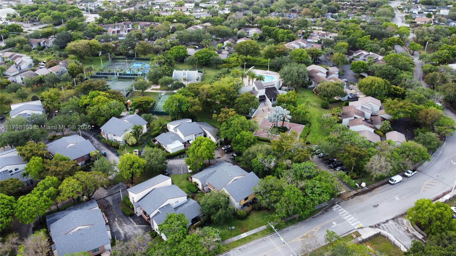 GREENGLADES CONDO 7 - Residential