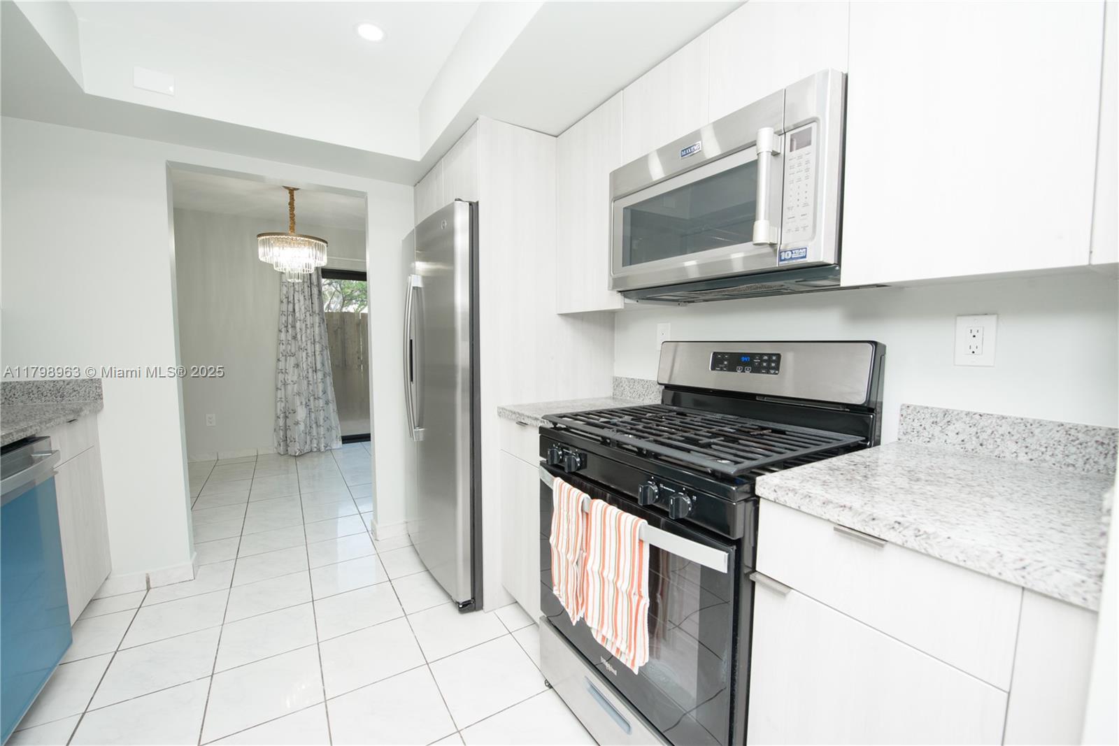 GREENGLADES CONDO 7 - Residential