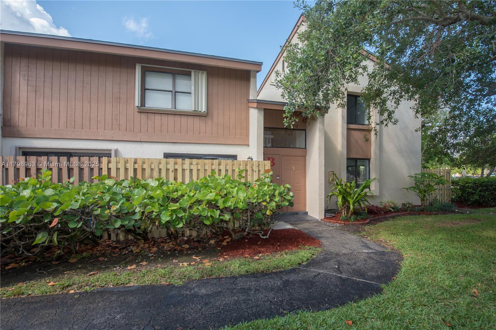 GREENGLADES CONDO 7 - Residential