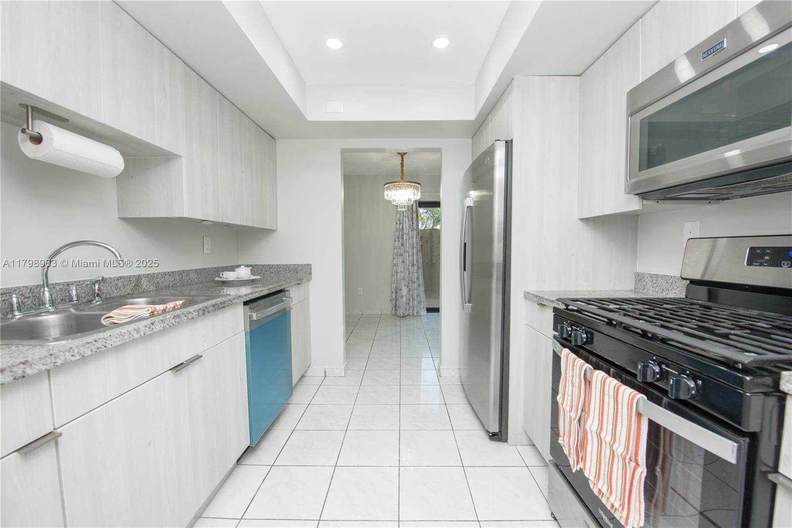 GREENGLADES CONDO 7 - Residential