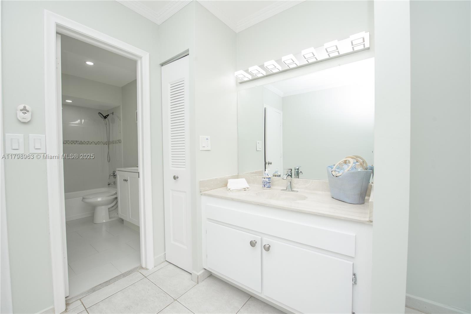 GREENGLADES CONDO 7 - Residential