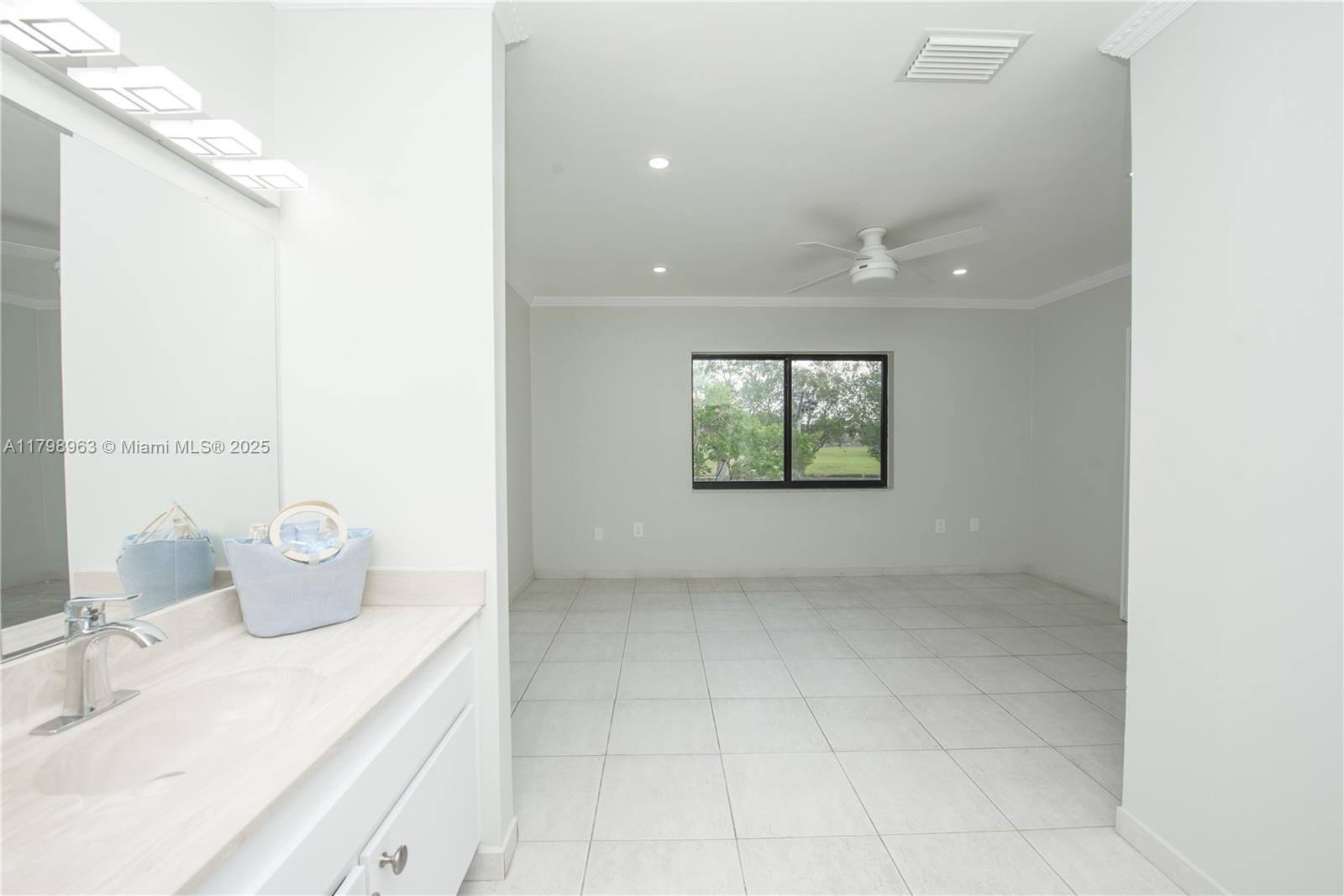 GREENGLADES CONDO 7 - Residential