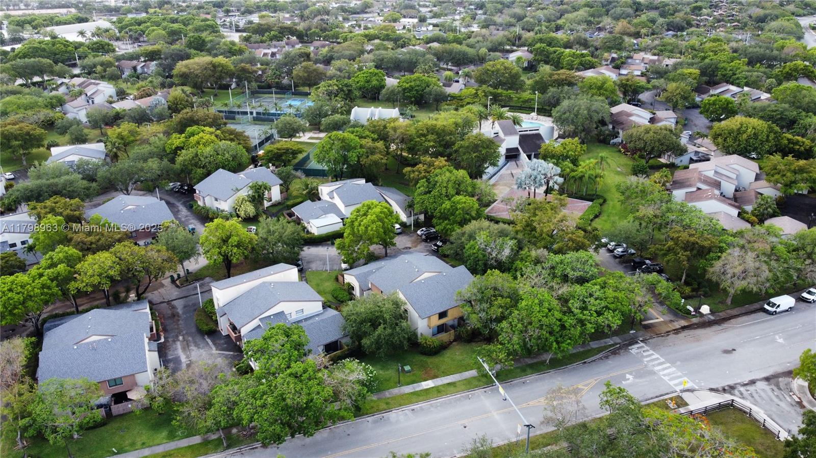 GREENGLADES CONDO 7 - Residential