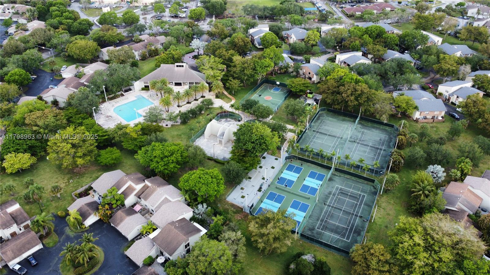 GREENGLADES CONDO 7 - Residential