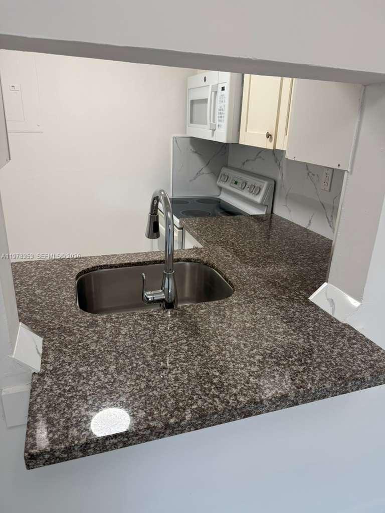 271 NW 177th St B-101