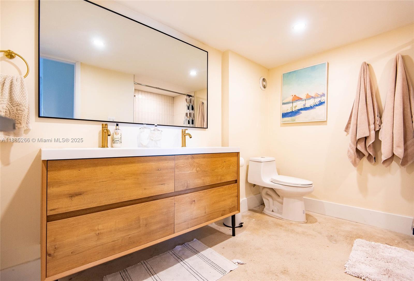 THE ISLANDER CLUB CONDO - Residential